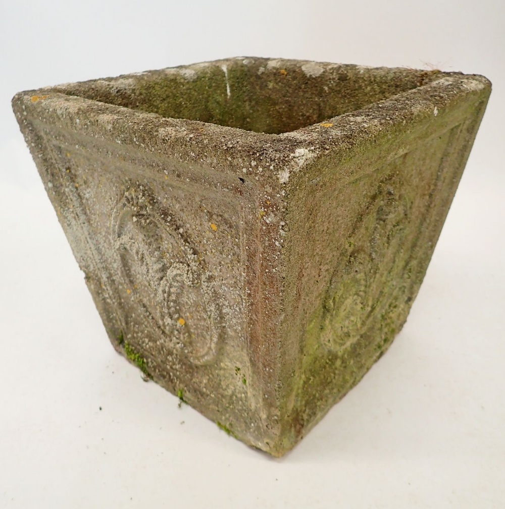 A square reconstitued stone garden urn decorated fleur de lys 33cm tall - Image 2 of 2