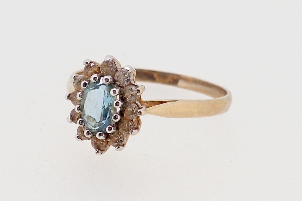 A 9 carat gold blue topaz and white stone cluster ring, size N, 1.5g - Image 3 of 5