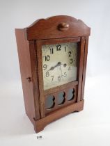 An Edwardian oak shelf clock with glazed door, 35cm tall