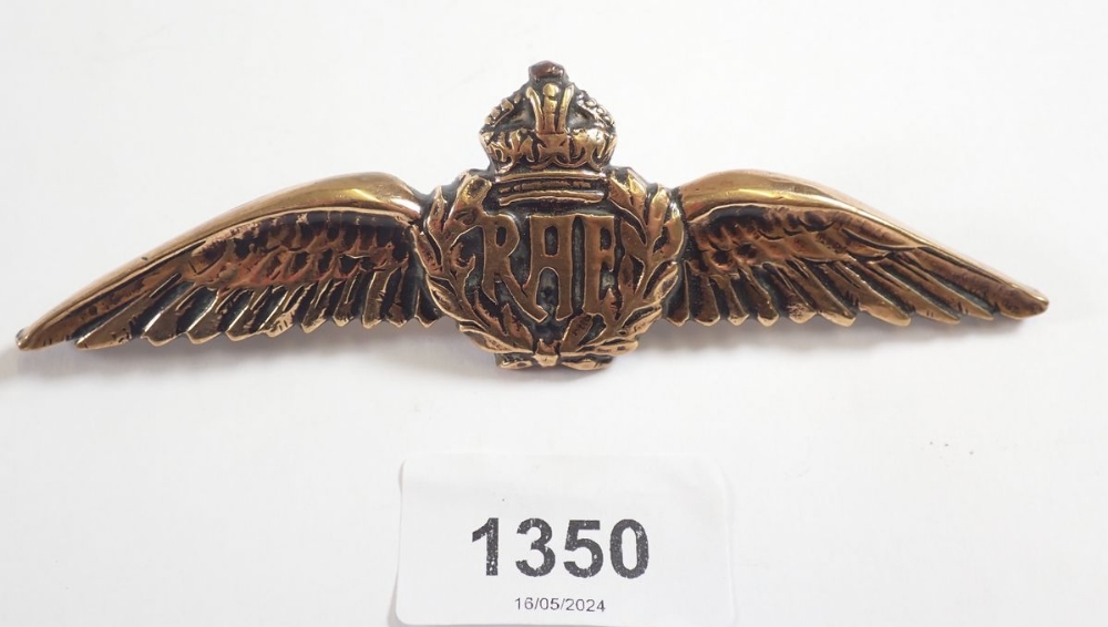 A brass RAF badge, 12.5cm