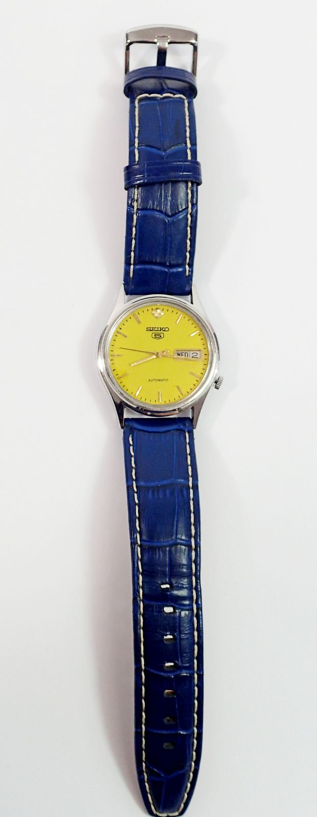 A Seiko 5 gents automatic wristwatch with yellow dial and blue leather strap