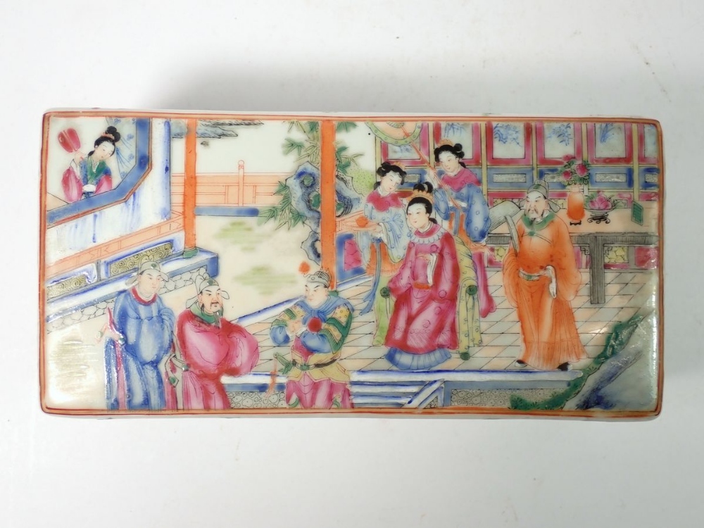 A Chinese 19th century Canton famille rose rectangular box and lid decorated court ladies and - Image 4 of 6