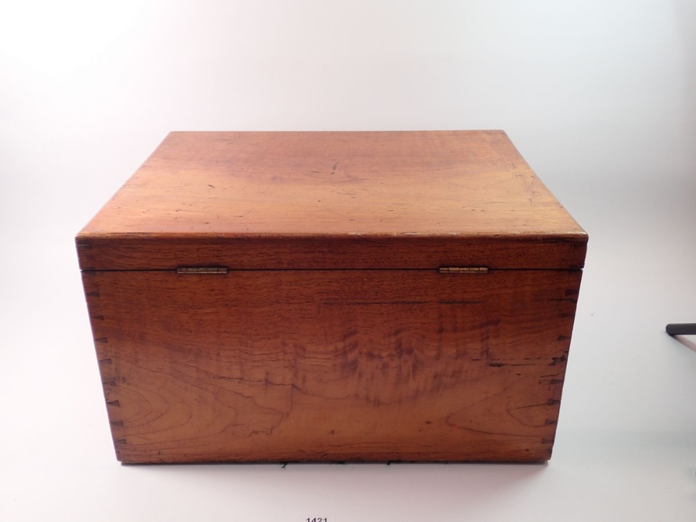 A mahogany storage box with key, 46 x 35.5 x 27cm - Image 4 of 4