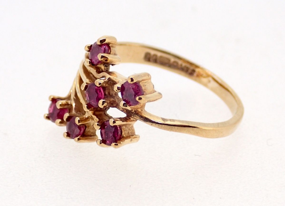 A 9 carat gold ring set spray of six rubies, size H, 1.5g - Image 2 of 4