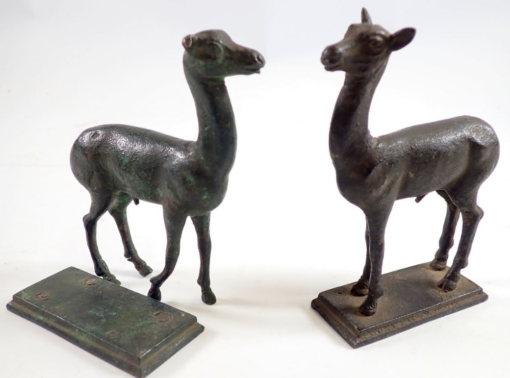 A 19th century pair of bronze figures of young stags - one a/f, 12cm tall - Bild 3 aus 3