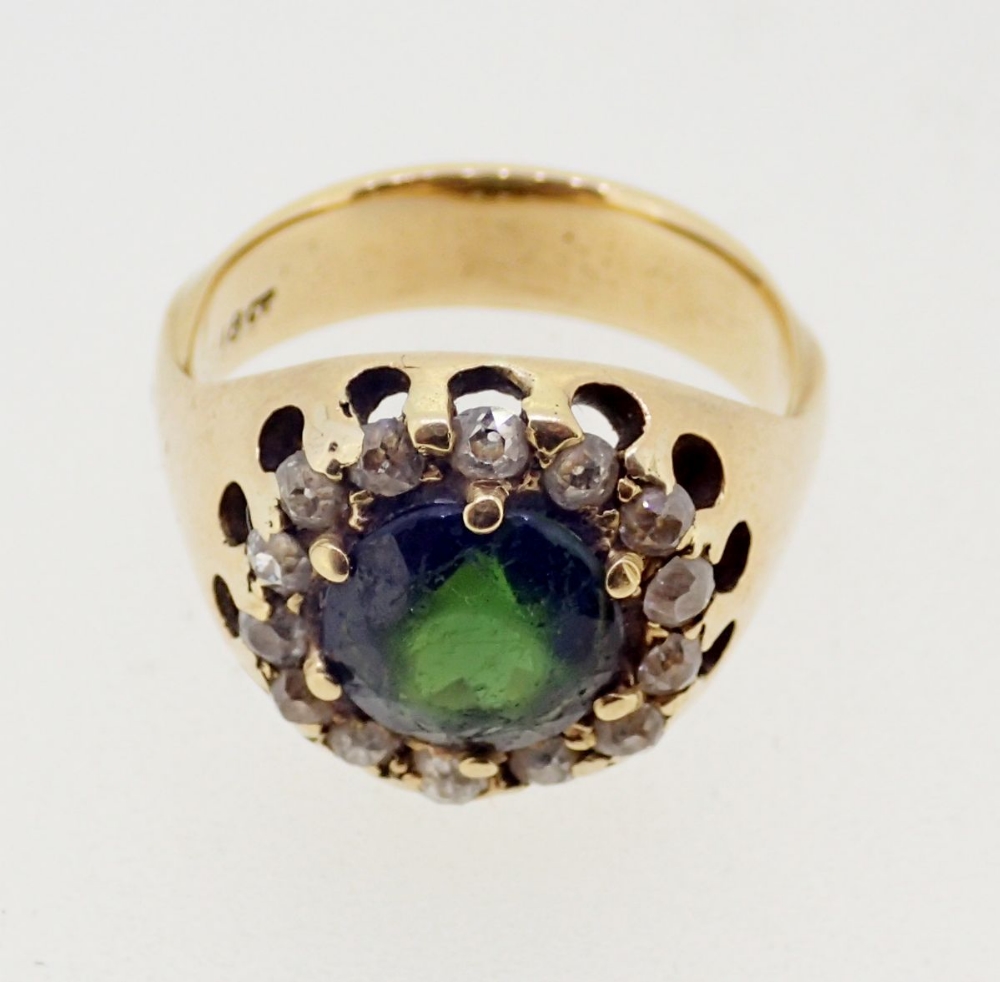 An 18 carat gold diamond and emerald cluster ring, size M, 7.2g - Image 6 of 6