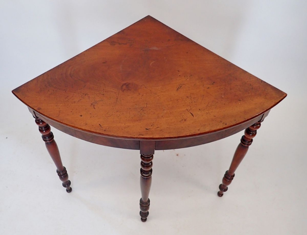 A Victorian mahogany corner table on turned supports, 90cm wide - Image 2 of 2