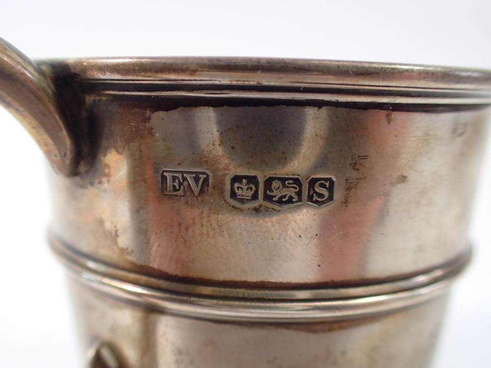 A silver christening mug engraved 'AGW' Sheffield 1960 by Viners, 111g - Image 2 of 3
