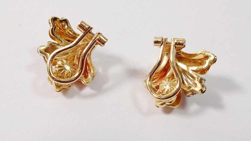 A pair of 18 carat three colour gold leaf form clip earrings, 1.5cm, 9.2g - Image 4 of 4
