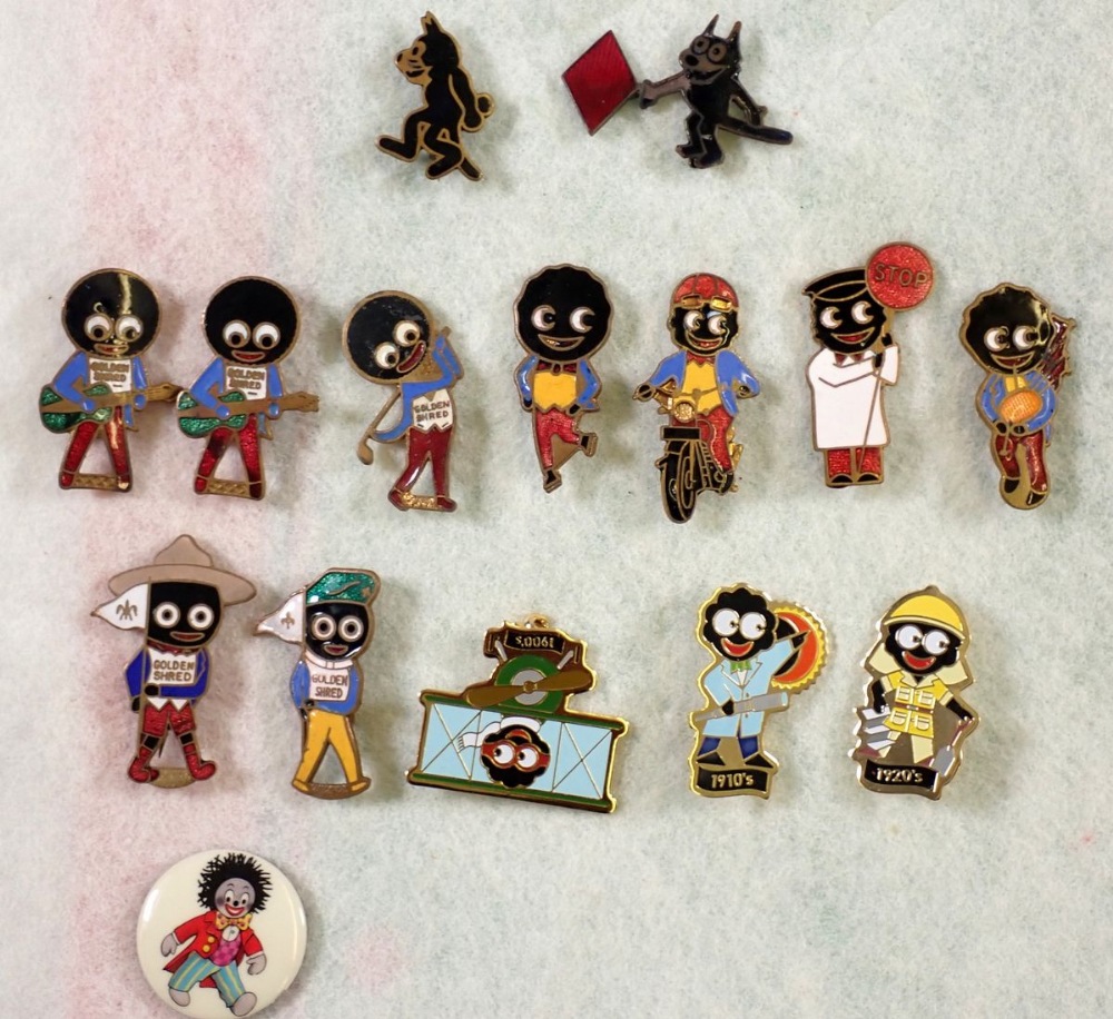 A group of 45 Roberstons Jam enamel badges, many on felt 'Golly Brooch Collection' wall hanging plus - Image 2 of 3