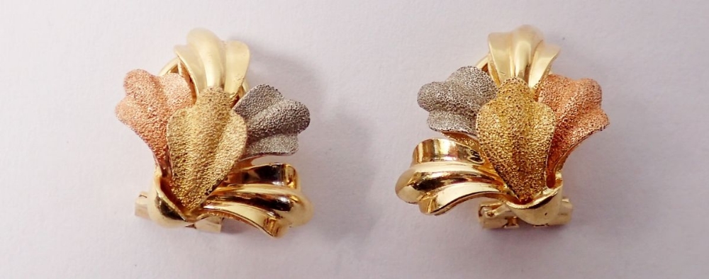A pair of 18 carat three colour gold leaf form clip earrings, 1.5cm, 9.2g