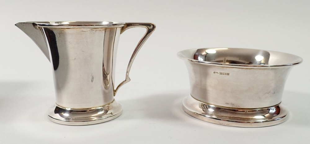 A vintage silver Art Deco style milk jug and sugar, boxed Birmingham 1951 and 63, 136g