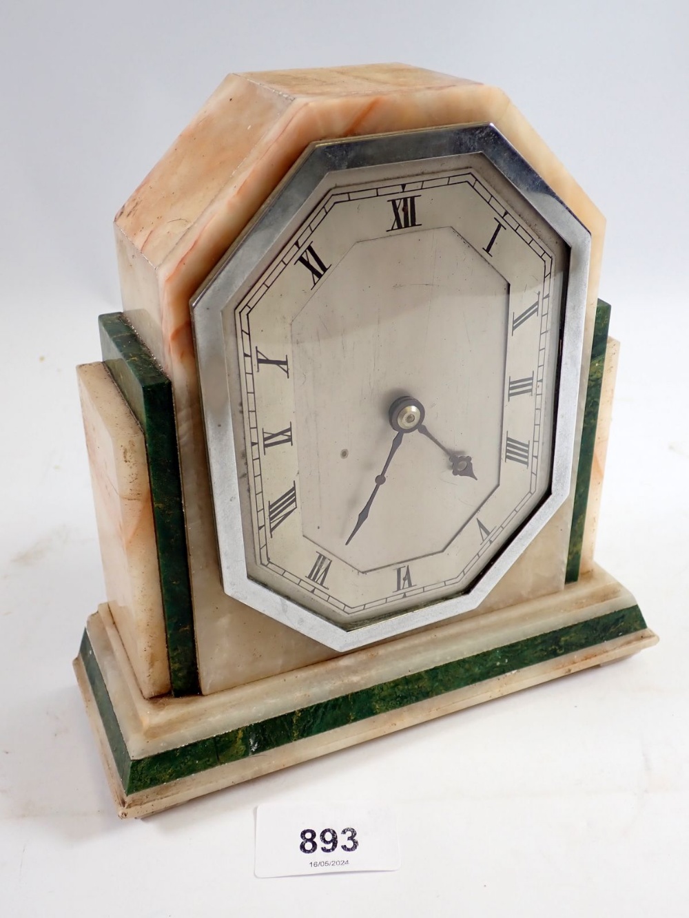 A marble Art Deco mantel clock, 18cm wide