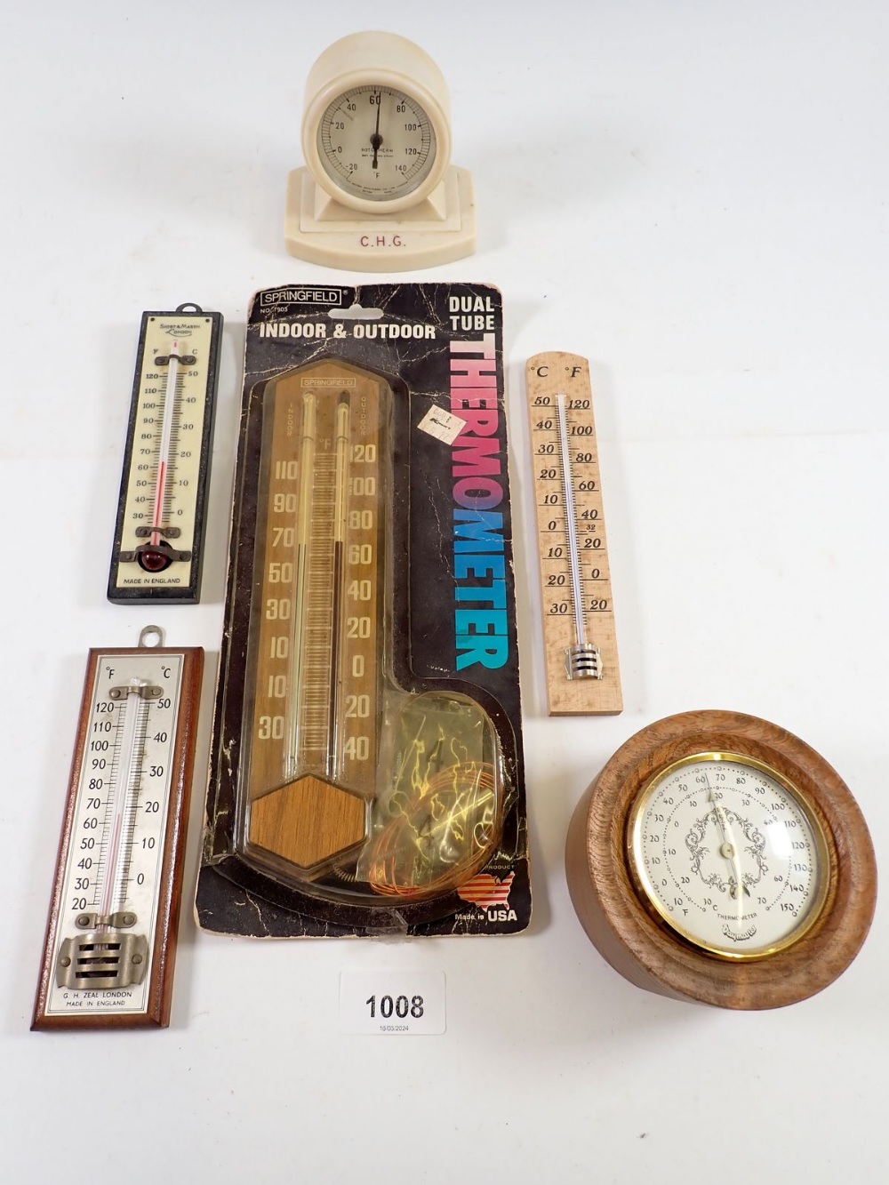 A group of six thermometers including vintage Bakelite example and an indoor/outdoor thermometer