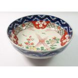 A Japanese Imari fruit bowl with floral decoration, 24cm diameter