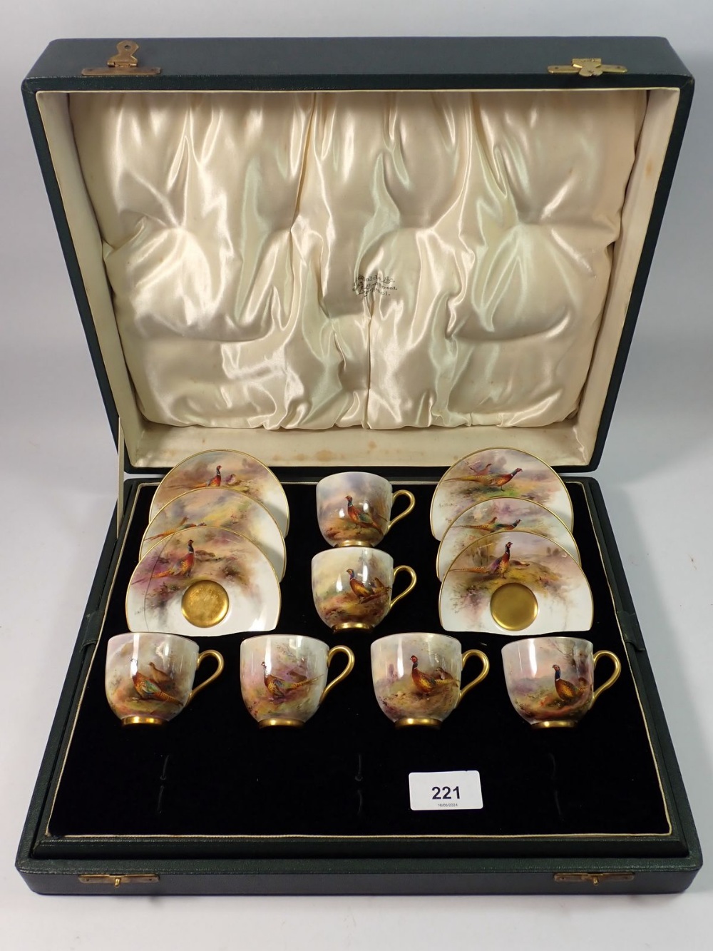 A set of six Royal Worcester coffee cans and saucers painted pheasants by James Stinton in a - Bild 2 aus 11