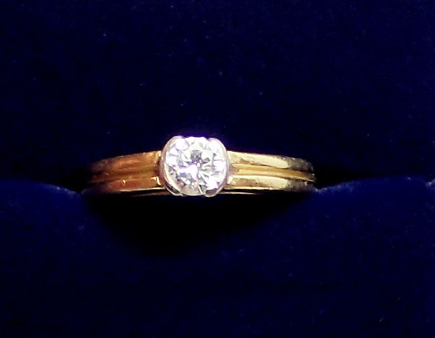 An 18 carat gold solitaire diamond ring, size H, 4.1g