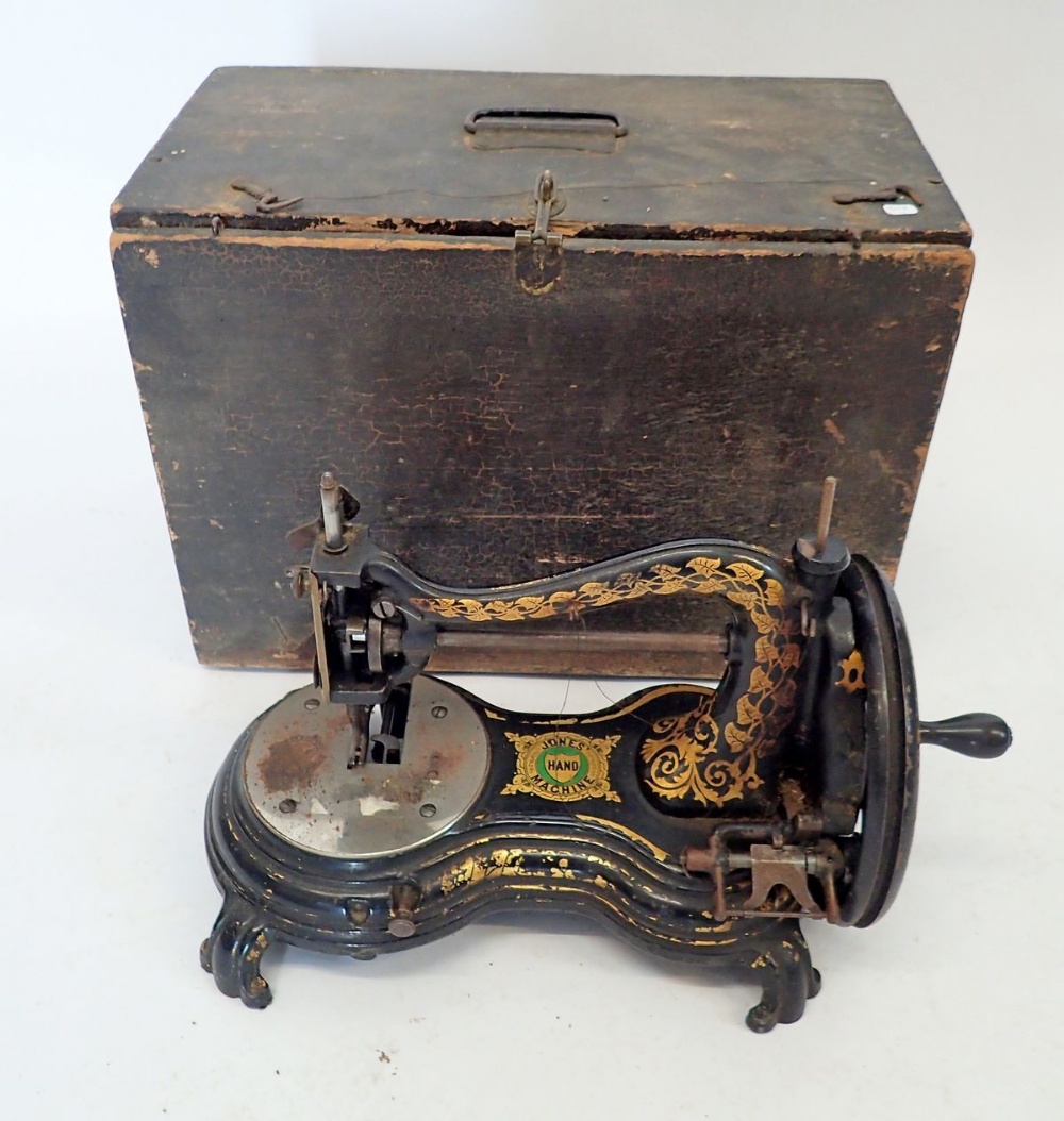 A Victorian Jones sewing machine in fitted box - Bild 2 aus 2