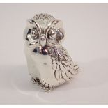 A silver owl marked 925, 6.5cm tall