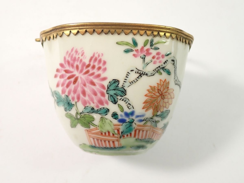 A late 18th century Japanese Kakiemon bowl with European gilded metal mounts and handle, 8.5cm wide - Image 4 of 5