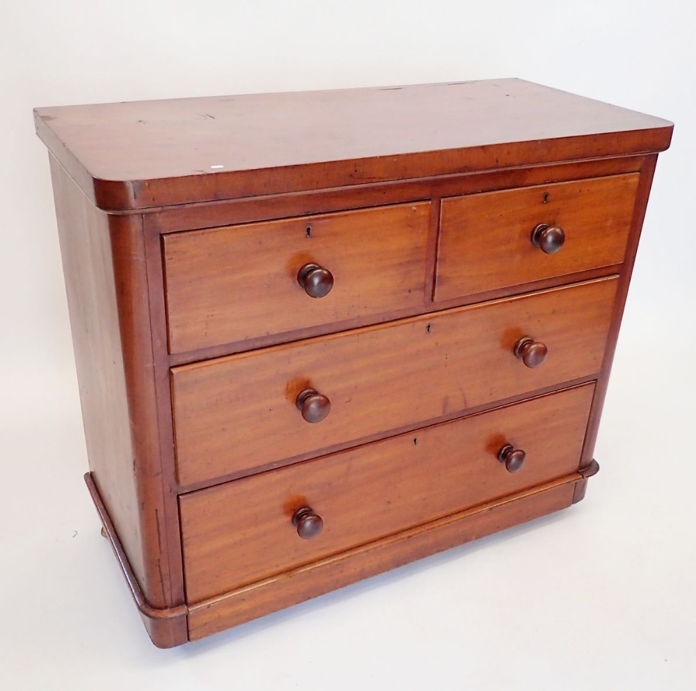 A Victorian mahogany chest of two short and two long drawers, 100 x 47 x 85cm