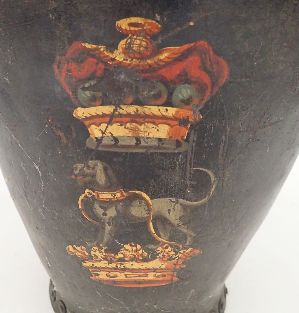 An 18th century leather fire bucket painted crowned dog heraldic crest, 31cm tall - Bild 2 aus 3