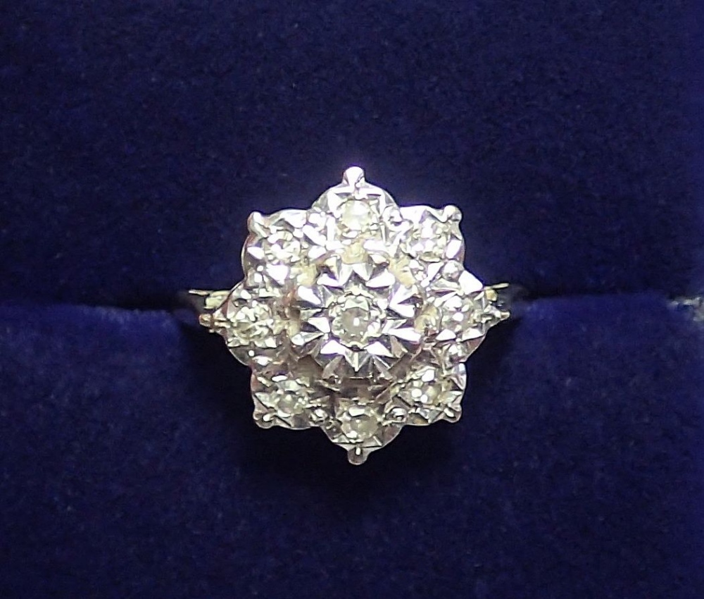 An 18 carat white gold star form ring illusion set diamonds, size H, 3.6g