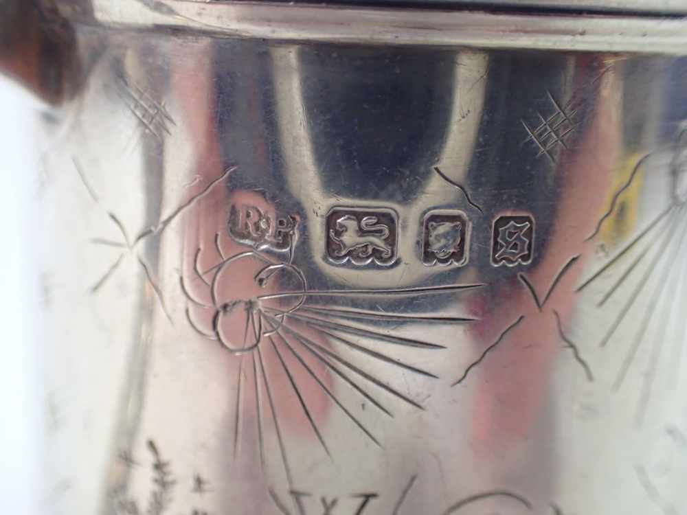 A silver christening mug with engraved scattered nursery motifs, by Robert Pringle & Sons, London - Image 3 of 3