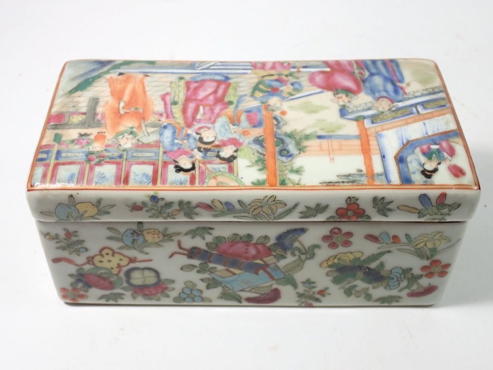 A Chinese 19th century Canton famille rose rectangular box and lid decorated court ladies and - Image 5 of 6