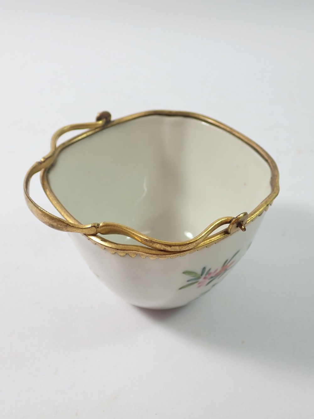 A late 18th century Japanese Kakiemon bowl with European gilded metal mounts and handle, 8.5cm wide - Image 2 of 5