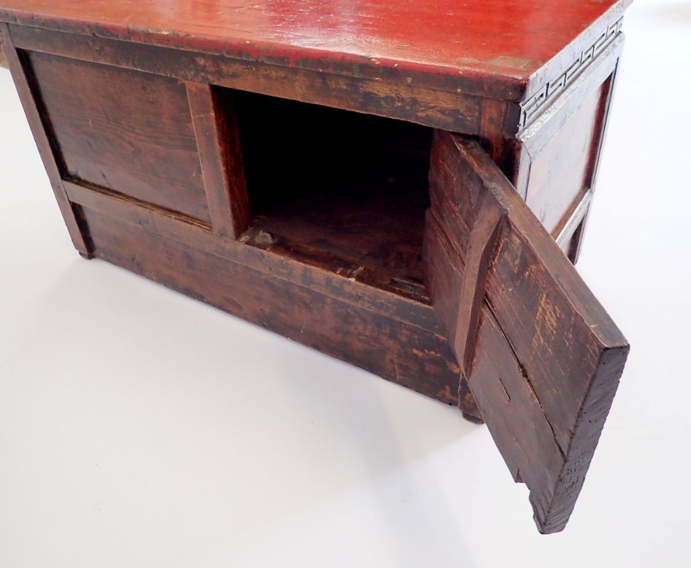 A small Chinese red painted wooden chest with floral decoration, secret door to reverse, 75 x 38 x - Image 3 of 4