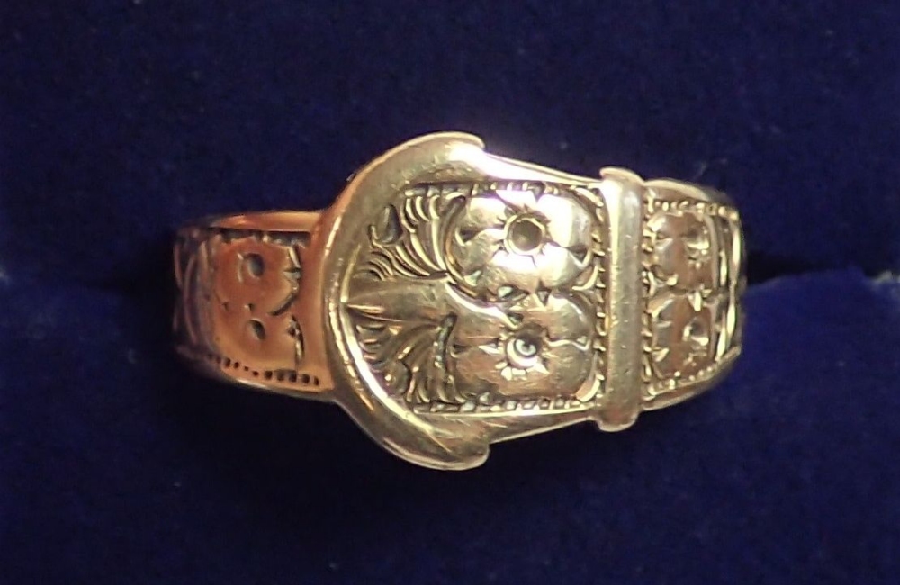 A 9ct gold buckle ring, 5.2g, size V to W