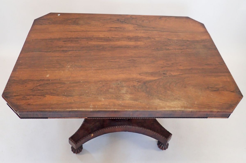 An early 19th century rosewood square tilt top breakfast table with beaded decoration and - Bild 3 aus 5