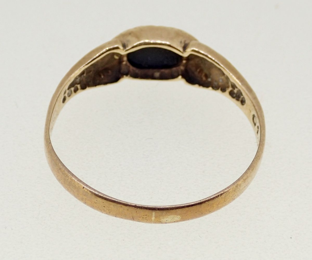 A 9 carat gold ring set oval black stone, size L, 1.4g - Image 3 of 3