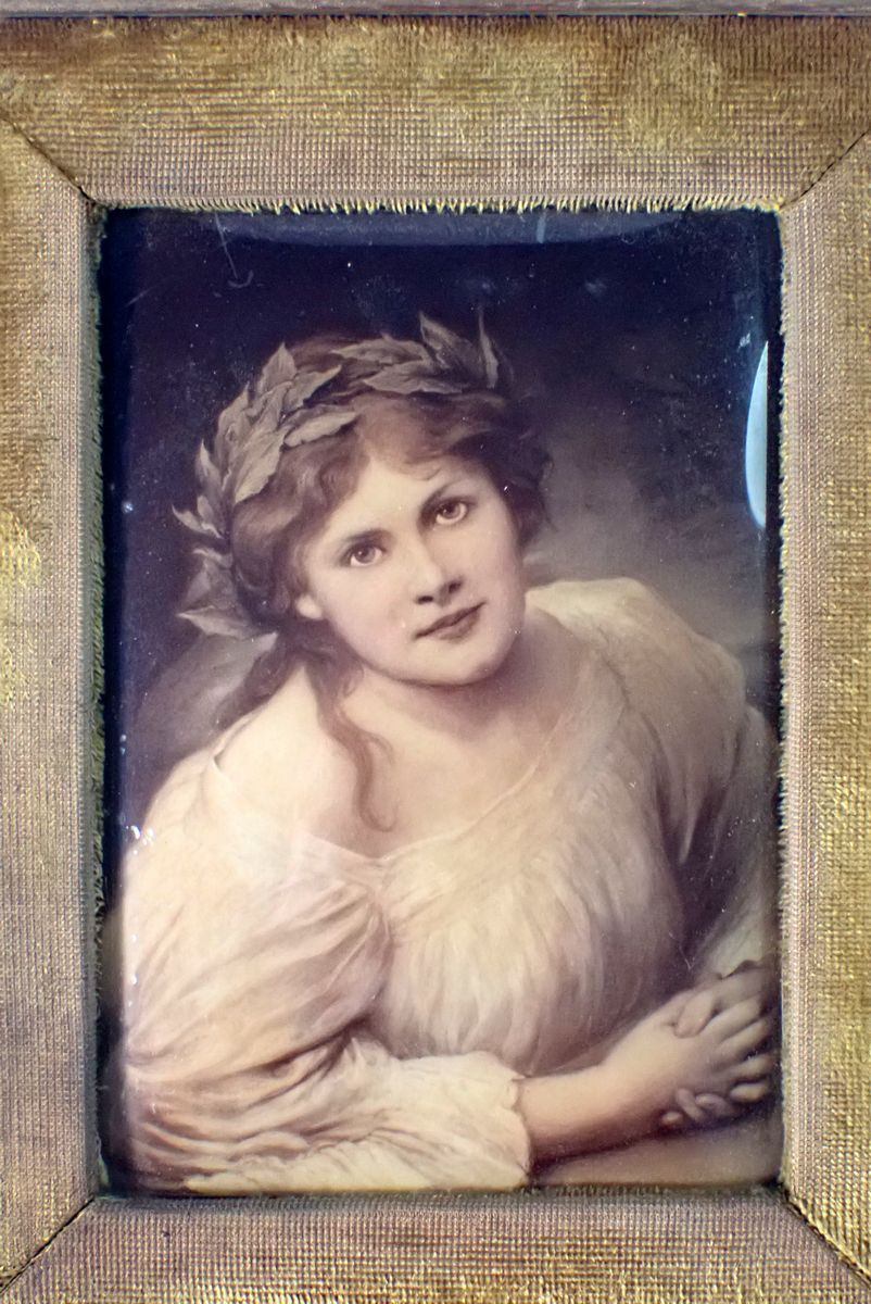 A Victorian Christoleon of a lady, 13.5 x 9.5cm - Image 2 of 2