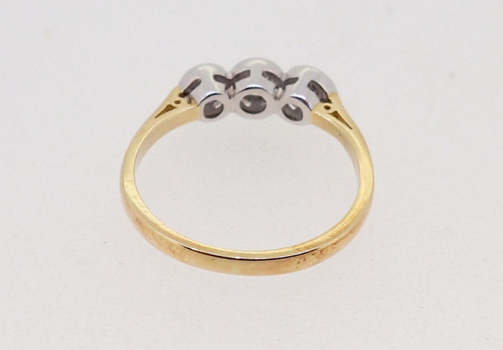 An 18ct white and yellow gold ring collet set three diamonds, size K, 2.2g - Image 4 of 4