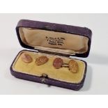 A pair of 9 carat gold cufflinks with engraved decoration - boxed, 7.5g