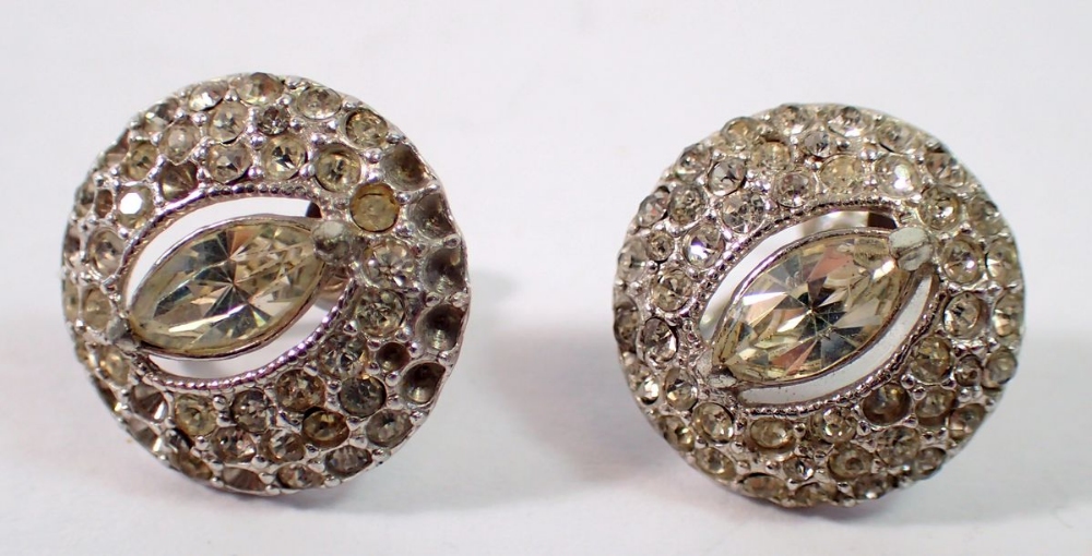 A pair of antique paste earrings with screw backs - Image 2 of 3