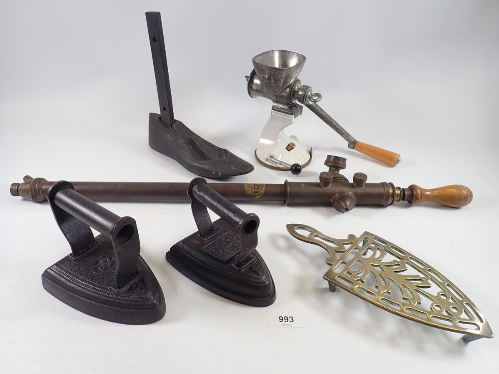 A cast iron shoe last, garden spray, two irons (including Salter Staffordshire knot) and a mincer - Image 2 of 2