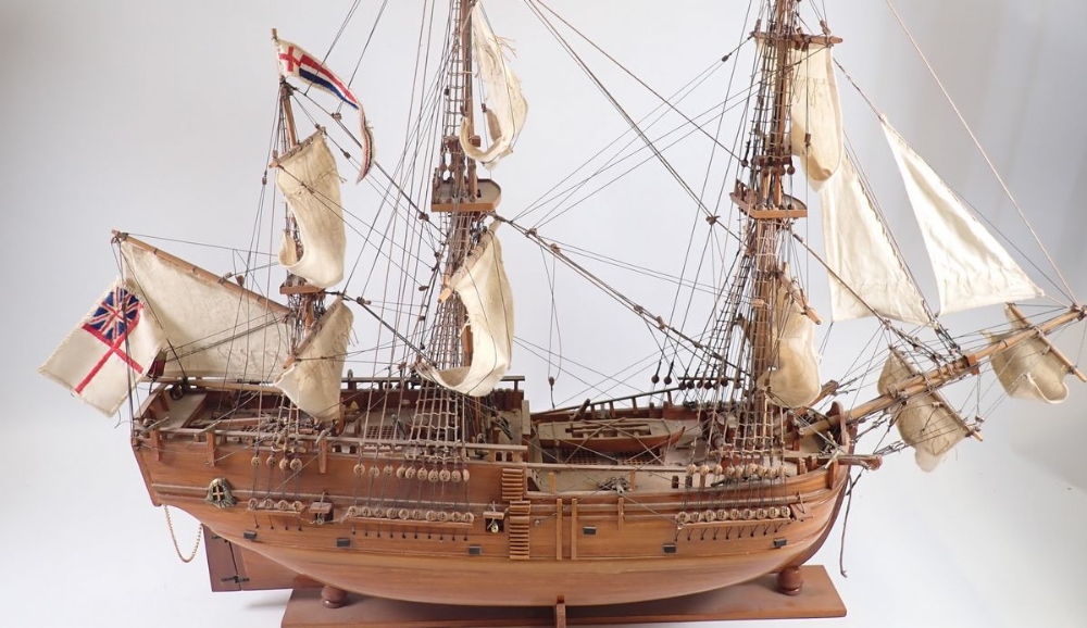 A wooden model three masted sailing ship, 78cm tall - Bild 3 aus 6