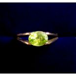 A 9 carat gold peridot ring on split shank, size M, 2.7g