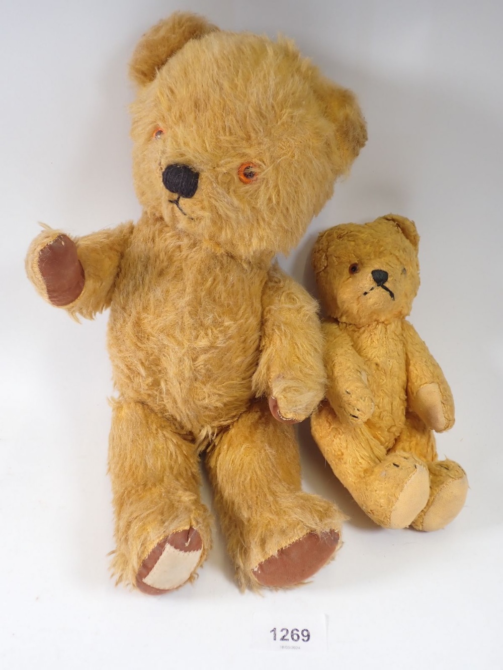 Two small vintage teddy bears, tallest 35cm