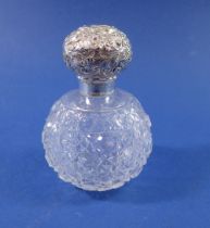 An Edwardian cut glass and silver scent bottle, London 1906, 10cm