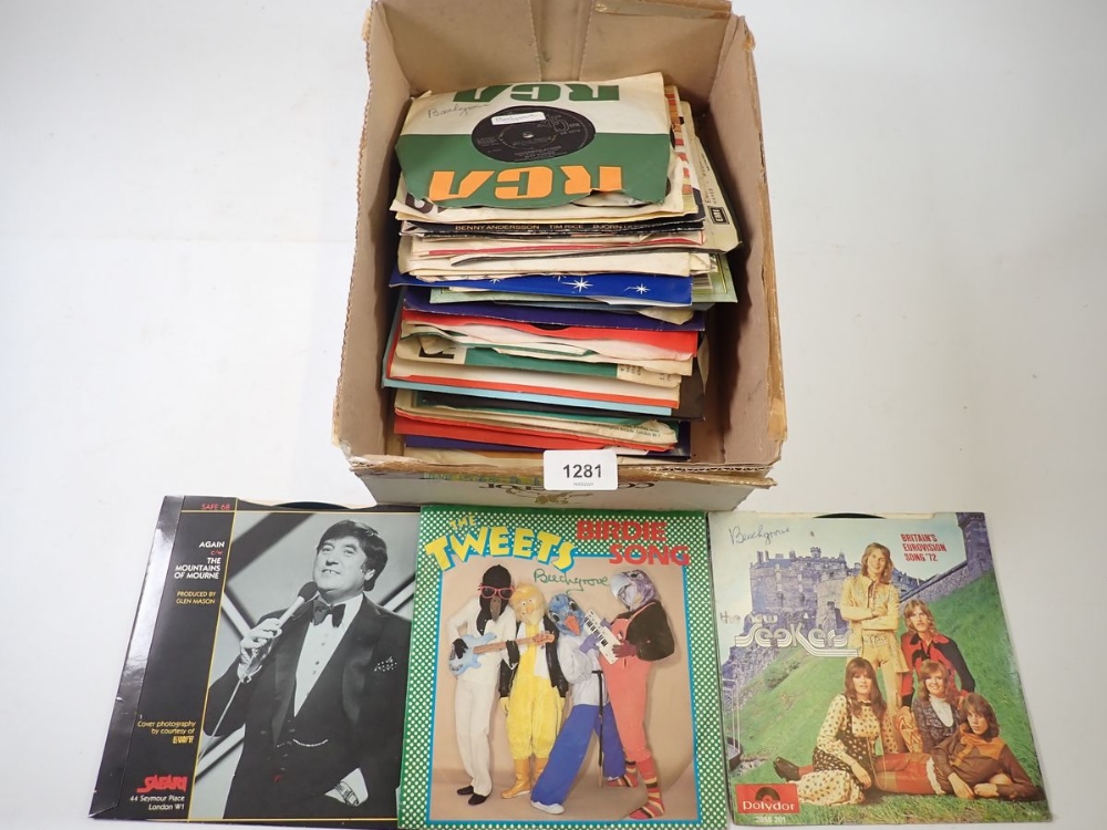 A quantity of old singles including Cliff Richard, Cilla Black etc. - Bild 2 aus 2