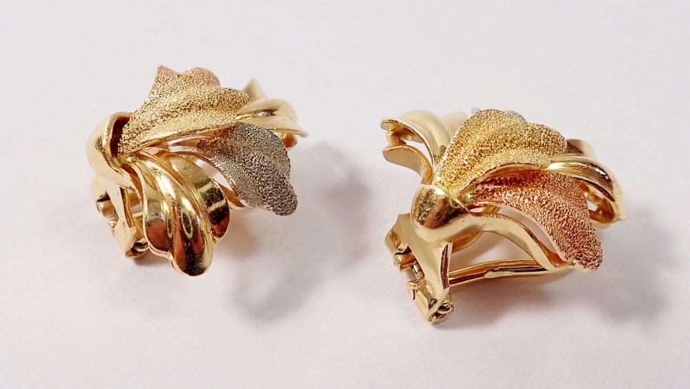 A pair of 18 carat three colour gold leaf form clip earrings, 1.5cm, 9.2g - Image 2 of 4