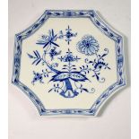 A Meissen octagonal onion pattern plate, 21cm
