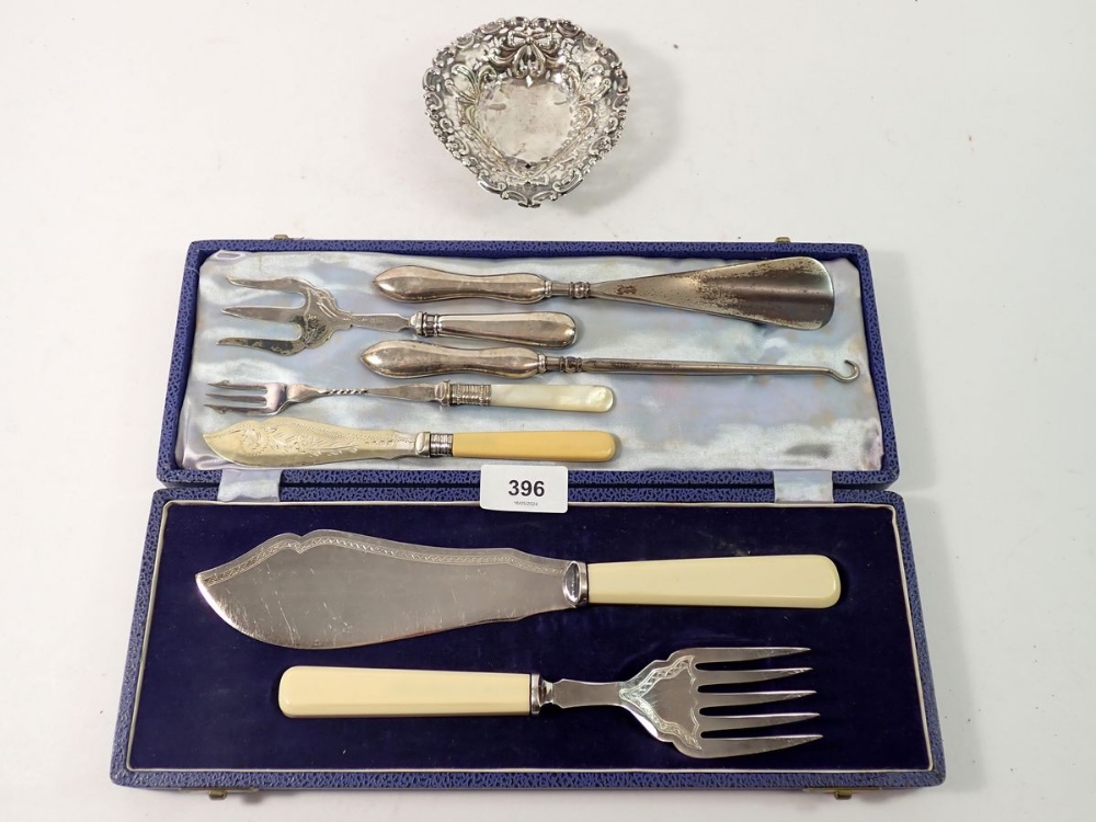 A silver handled shoe horn, button hook and cake fork plus silver trinket dish a/f and various