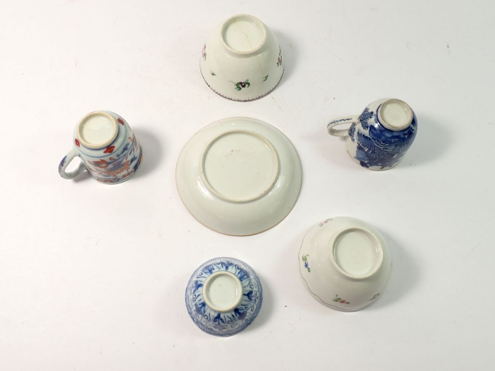 A collection of Chinese tea bowls, cups and saucers and other odds - Image 2 of 2