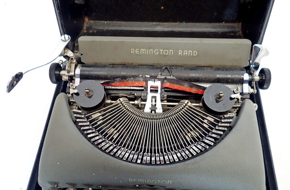 A Remington vintage typewriter - Bild 2 aus 2