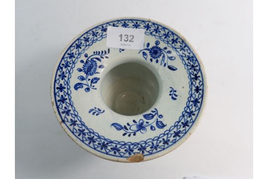 A Delft spittoon painted stylised decoration, 13.5cm, chipped - Image 9 of 11